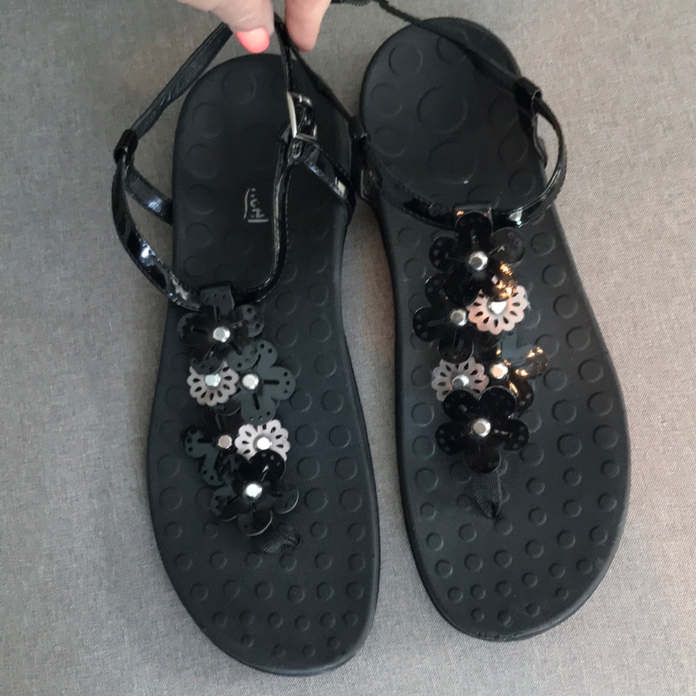 VIONIC ORTHOHEEL Black patent leather thong sandals with ankle strap size 10